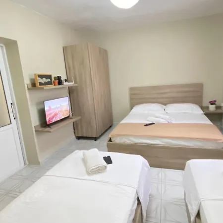 Geranium Apartment *