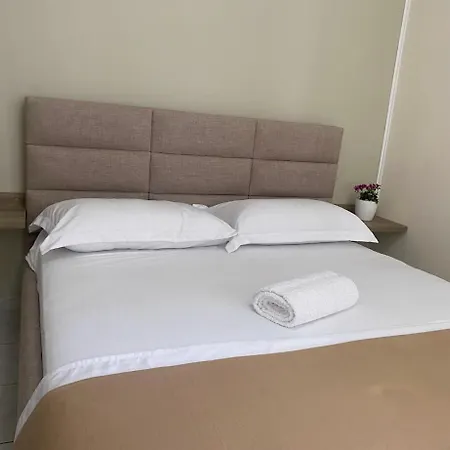 Apartment Geranium Ksamil