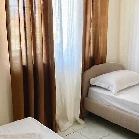 Apartment Geranium Ksamil